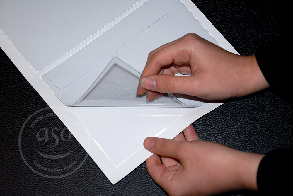 Arkası yapışkanlı kapaklı plastik dosya cebi